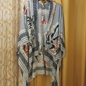 Vince Camuto Floral Kimono in Gray and Black